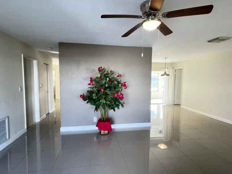 House For Sale in Boynton Beach, Florida