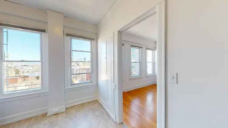 Rent Studio Apartment in San Francisco with Hardwood Floors and Pet Friendly