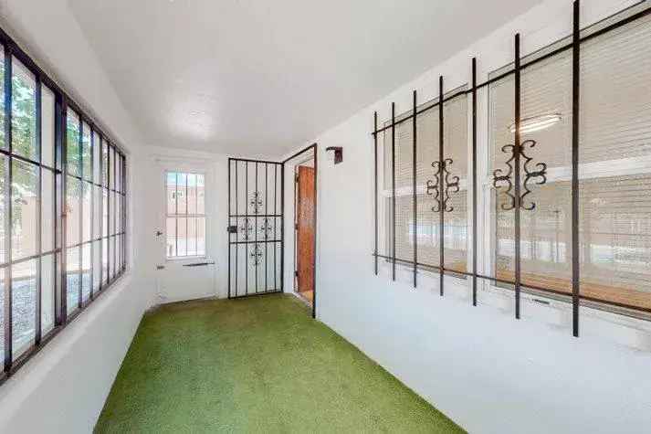 Rent Cozy 3 Bedroom Home in Nob Hill with Spacious Living and Parking