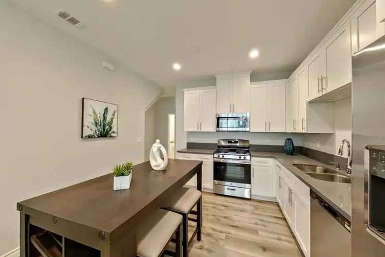 Rent Luxury Apartments in Norwalk with Exclusive Move In Specials