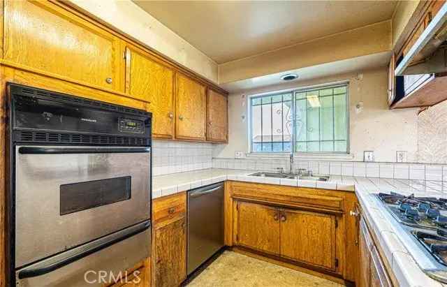 House For Sale in 13903, Eadall Avenue, California