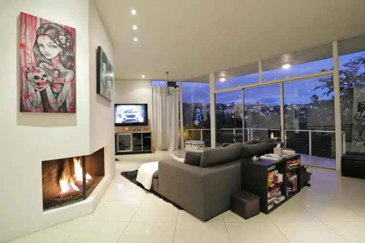 Rent Stunning Contemporary Home in Hollywood Hills with Iconic Views