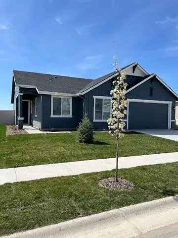 Rent 3 Bedroom 2 Bathroom Home in Nampa with Modern Features