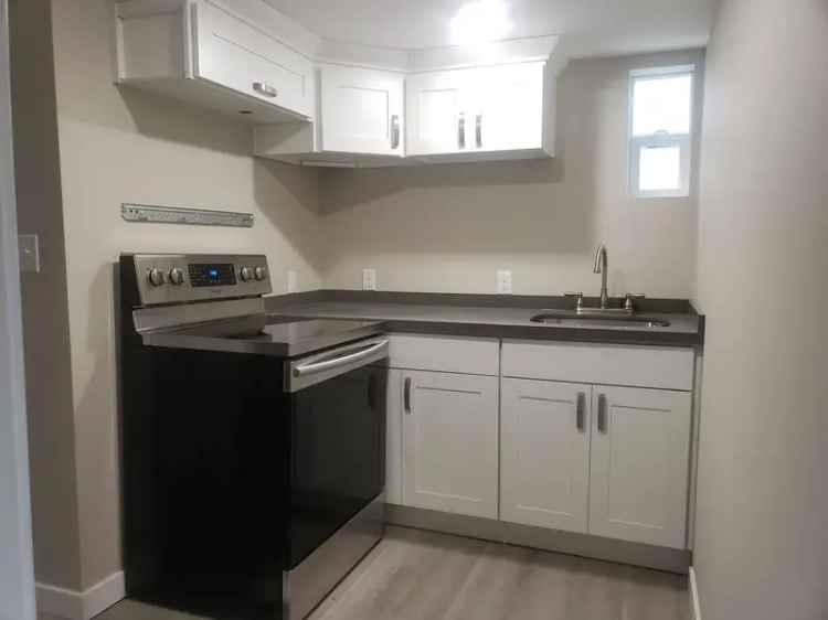 Rent 3-4 Bedroom Apartment Near UW Campus with Modern Features