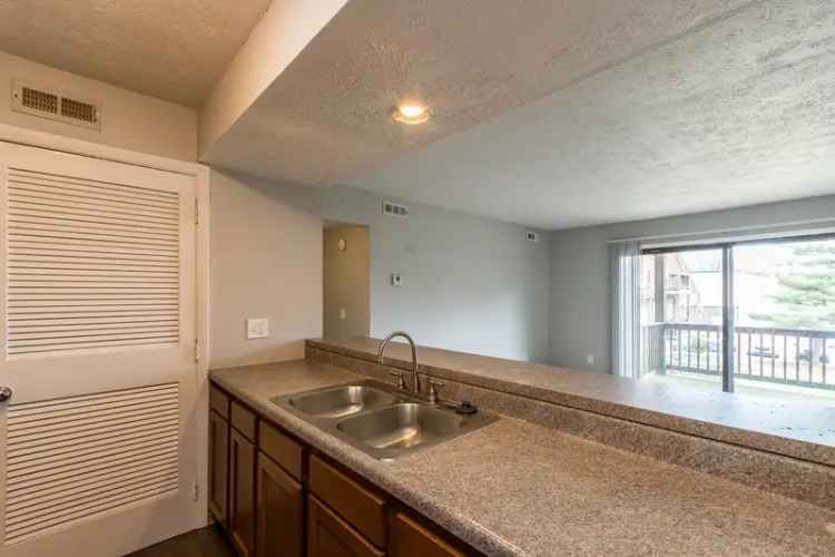 Rent Huntley Ridge Apartments in Harrison with Private Balconies