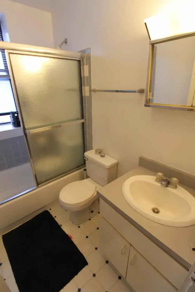 3 Bedroom Apartment for Rent in Kenmore Square with Elevator and Heat Included