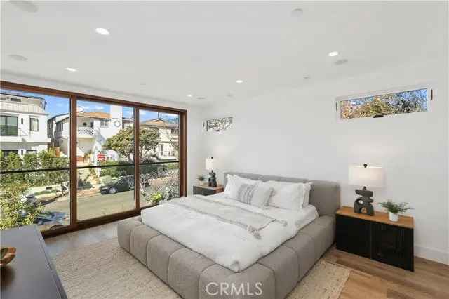 House For Sale in 602,602 1/2, Iris Avenue, Newport Beach, California