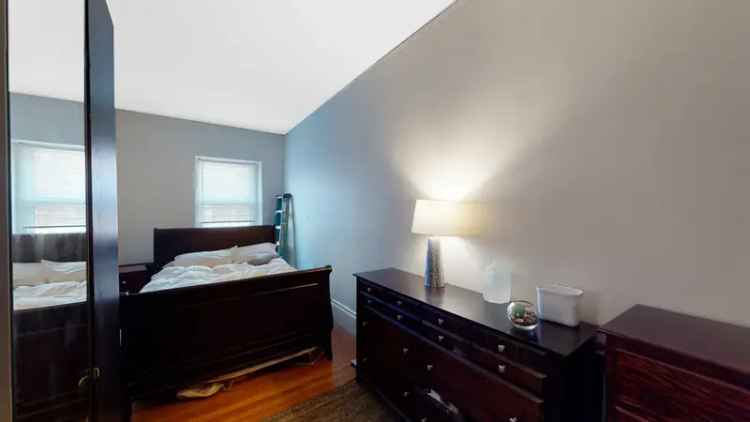 Rent Apartment in Back Bay with Spacious One Bedroom and Hardwood Floors