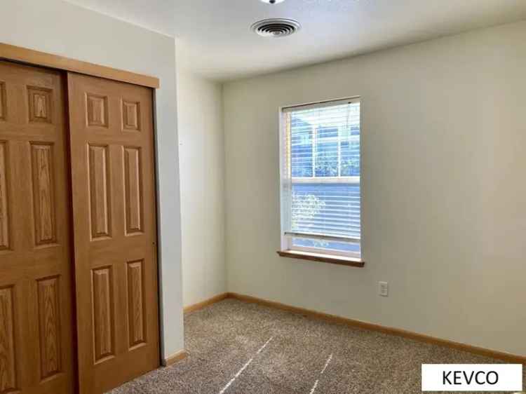 Apartment for Rent Near Horsetooth Reservoir with Modern Features