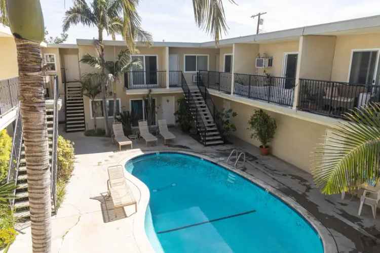 Rent 1 Bedroom Apartment near Topanga with Pool and Parking