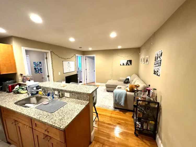 Rent 3 Bedroom Apartment in Brookline Near Boston University