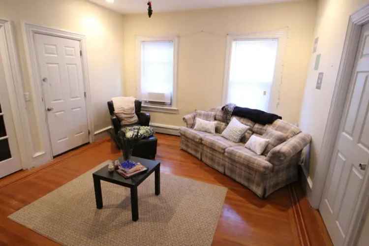 Room for Rent in Providence with Spacious Layout and Modern Amenities