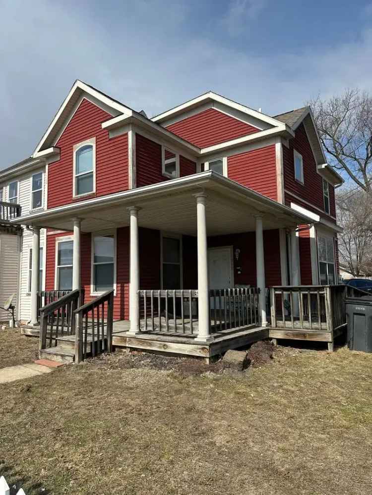 Rent Large Apartment Unit with 4 Bedrooms in Elkhart Featuring Central HVAC