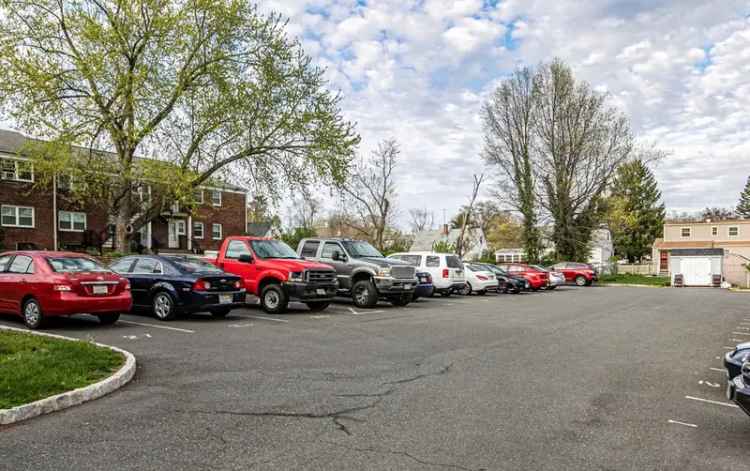 Rent Garden Apartments in Belmont Gardens Pet Friendly Community