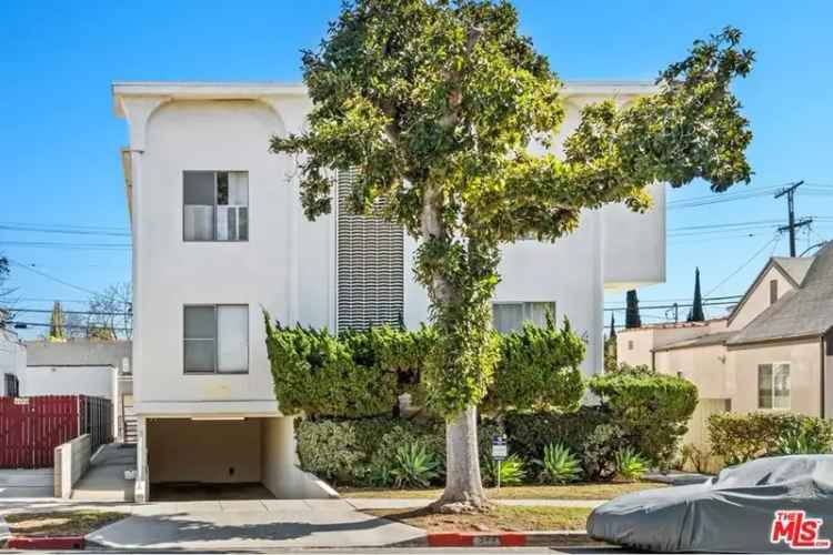 Buy quadraplex in Beverly Hills with spacious units and parking