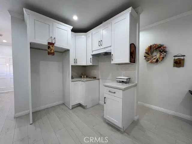 House For Sale in 5728, 6th Avenue, Los Angeles, California