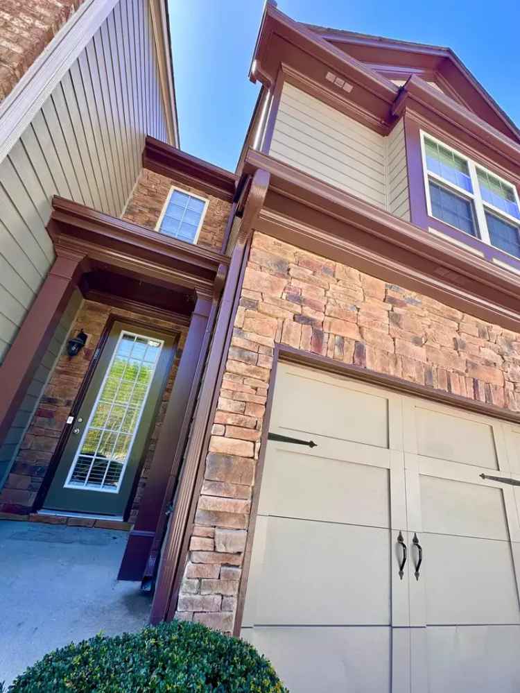 Rent Townhouse in Buford with 3 Bedrooms, Modern Features, and Community Pool