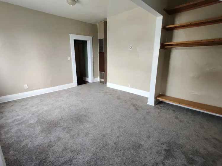 Apartment unit for rent in Point Defiance Area Tacoma with shared backyard