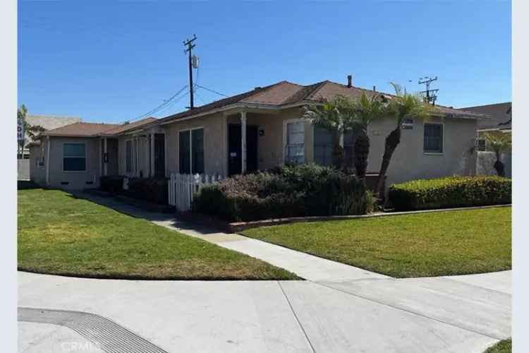 Investment buy triplex in Los Altos with 3 single level units