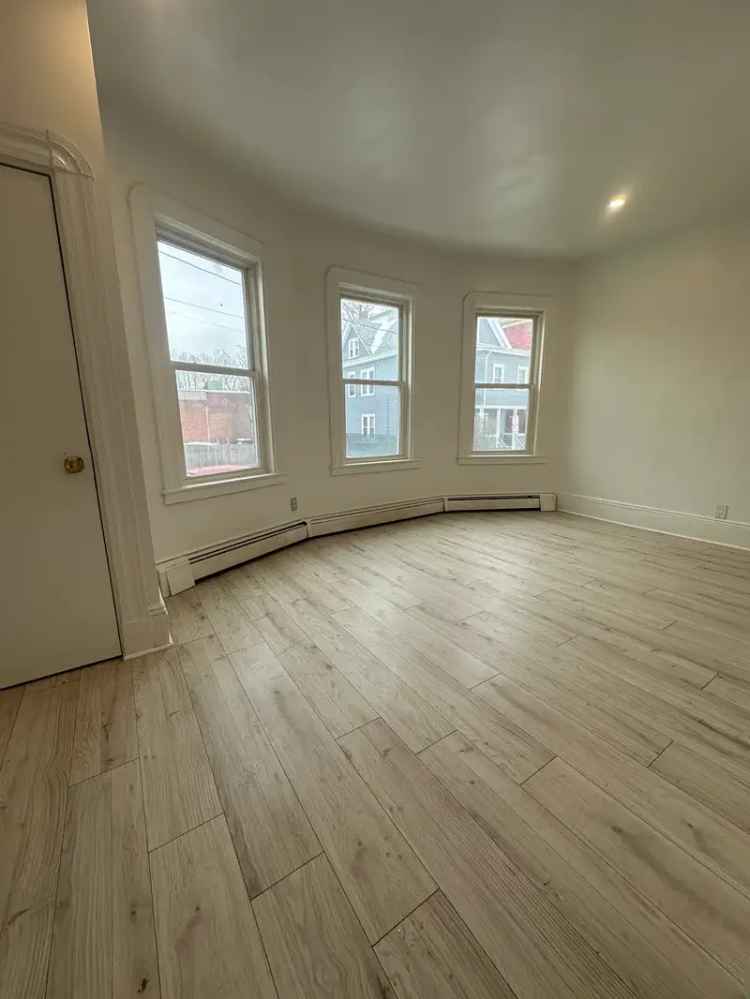 Rent 4 Bedroom Apartment in Dorchester with Renovated Interiors