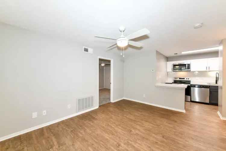 Rent Apartments with Pool in Duluth GA - Avana Court