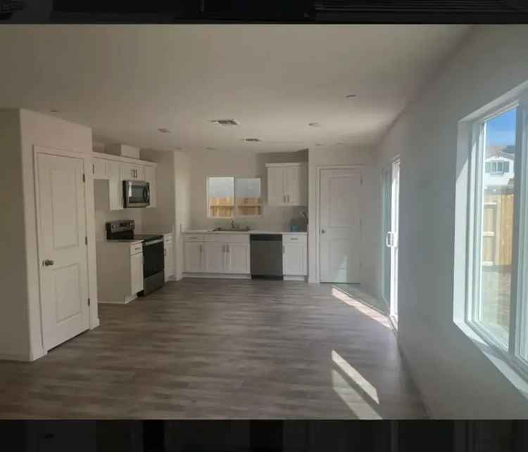 Rent 3 Bedroom House with Modern Amenities in Manteca