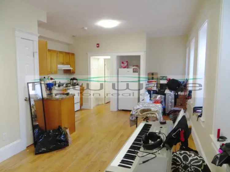 Rent Spacious Apartment Unit in Mission Hill with Great Features