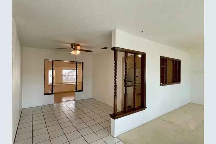 Buy House in West Bradenton with 3 Bedrooms and Solar Electricity