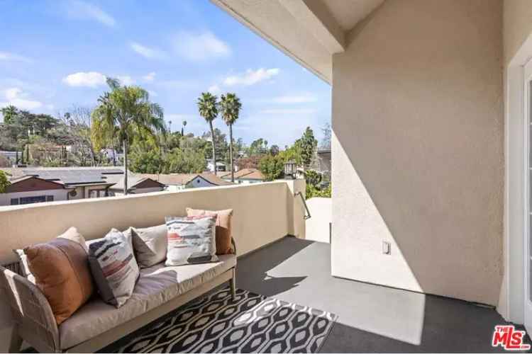 House For Sale in 2673, Locksley Place, Los Angeles, California