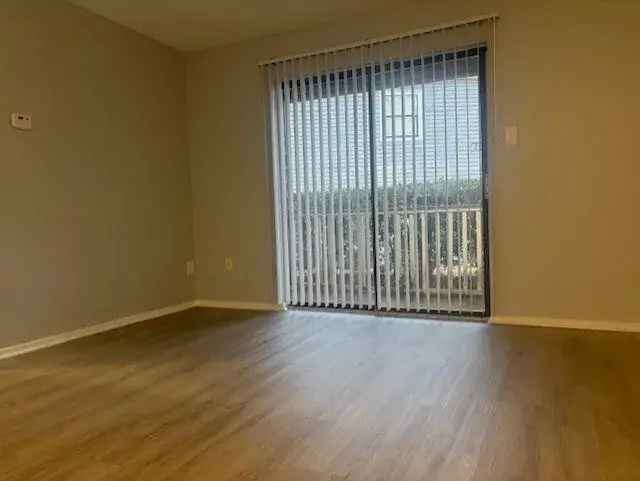 Rent Spacious Apartments in Covington Hills with Great Amenities