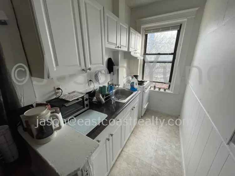 Rent Apartment Unit in Fenway with Great Features and Student Friendly