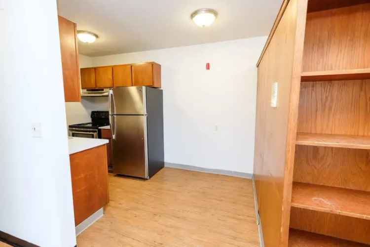 Rent Apartment near Mississippi River with Nearby Amenities