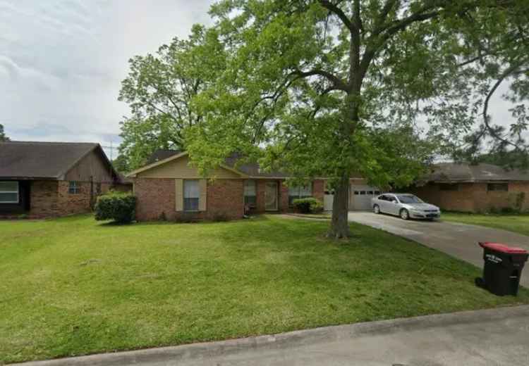 Rent Beautiful 4 Bedroom House in Baytown TX with Fenced Backyard