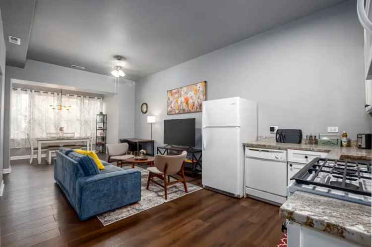 Rent Furnished Apartment in Chicago with Modern Features and Great Location