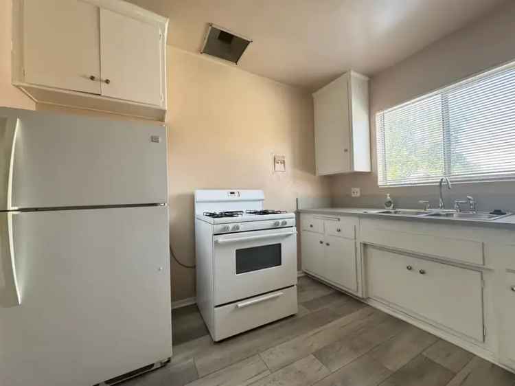 Rent Apartment Unit in Central Los Angeles with 2 Bedrooms and Great Features