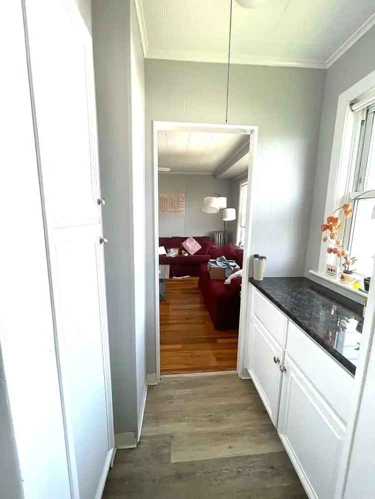 Rent Gorgeous Apartment in Medford with Spacious Rooms and Modern Kitchen