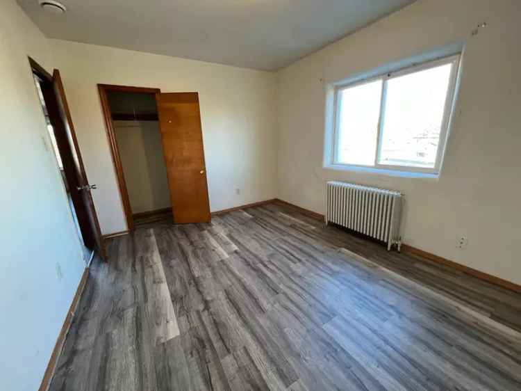 3 Bedroom Apartment for Rent with Off Street Parking and Laundry