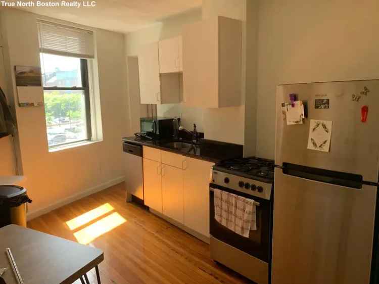 Rent One Bedroom Apartment in Boston North End with Ocean View