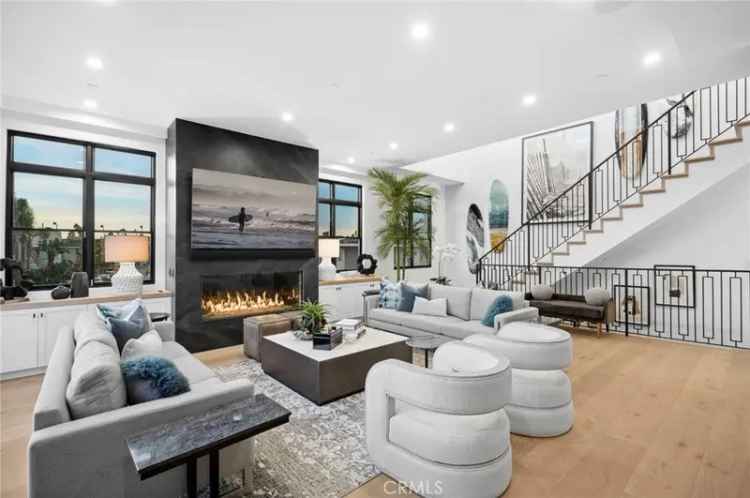 House For Sale in 114, 19th Street, Newport Beach, California