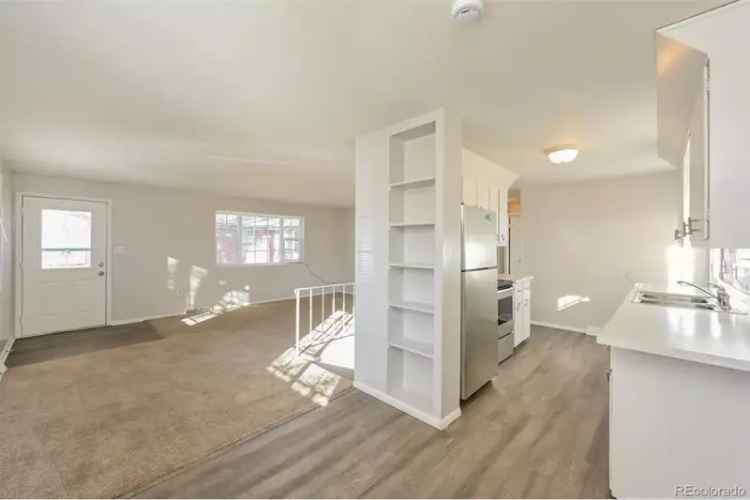 Duplex for sale in Arvada with modern amenities and prime location