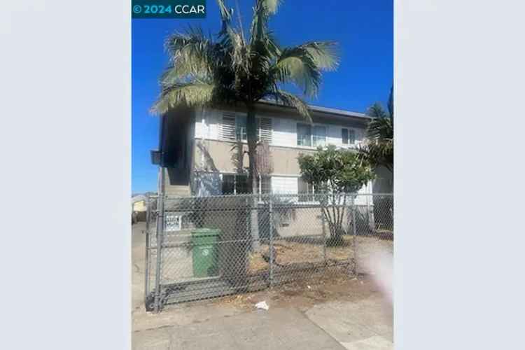 Investment Opportunity Fourplex in Oakland with Two Bedrooms