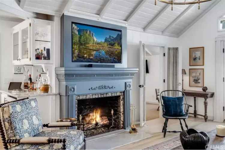 Buy Bungalow in Laguna Beach with Garden and Modern Features