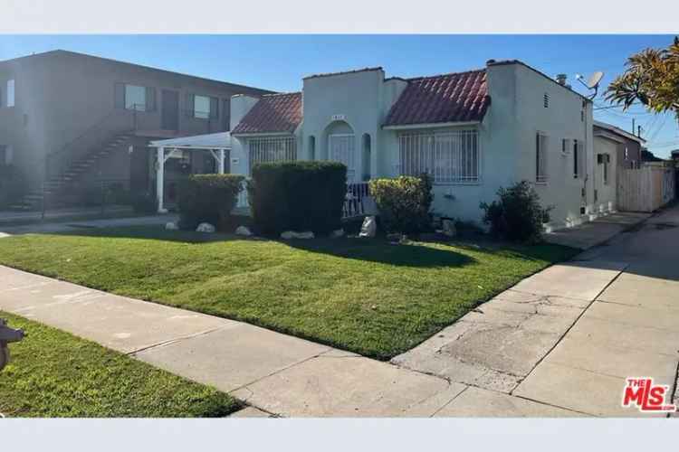 Duplex for Sale in Cul-de-sac Near Beverly Hills with Two Units and Garage