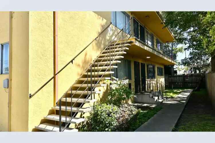 Rent 4-Plex in Oakland with Spacious 2-Bedroom Units Near UCSF