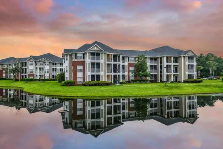 Rent Apartments in Jacksonville with Lake Views and Fantastic Amenities