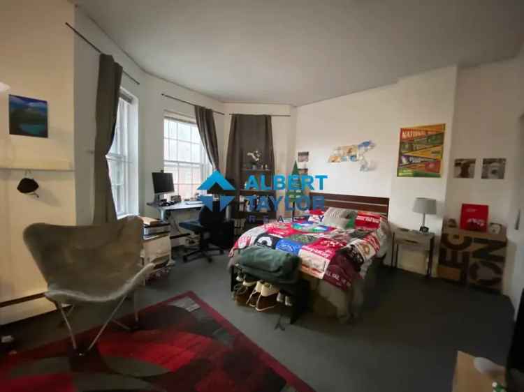 Rent Apartment Studio in Jamaica Plain with Bay Windows and Exposed Brick