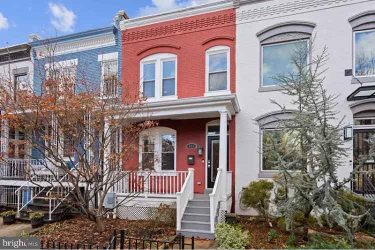 Buy rowhouse in Capitol Hill with modern amenities and outdoor space