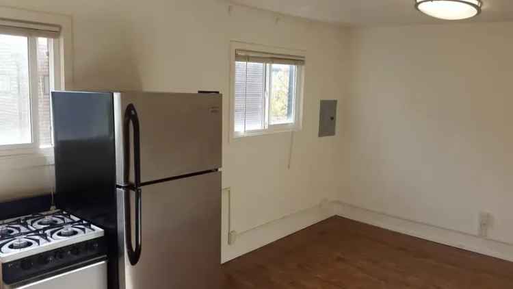 Rent Apartment Unit in Fremont with Private Entrance and Yard