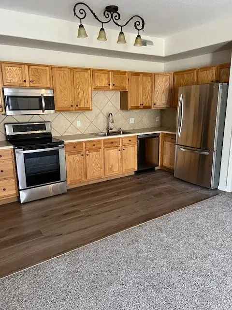 Rent Spacious Updated 2 Bedroom Condo Near Southlands and Pool