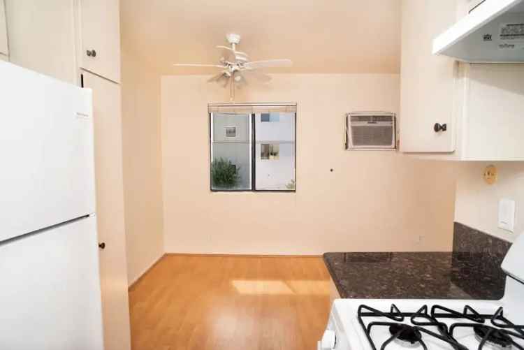 Rent Apartment in Sherman Oaks with Remodeled Features and Balcony